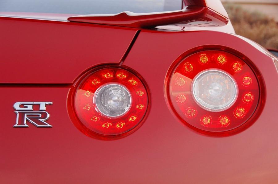  Nissan GT-R 2007 года  (фото 232 из 480)